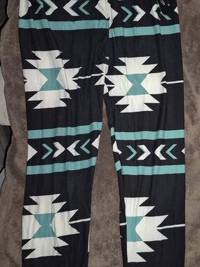 Ring Black Leggings with Teal and White Geometric Print